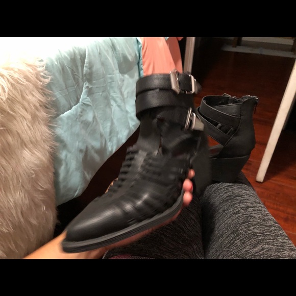 Black straps booties !! With a heels - Picture 9 of 10